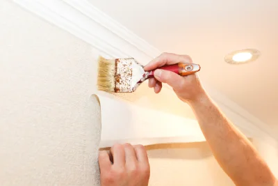 Pose de papier peint à Vernols — revêtements muraux et toiles de verre